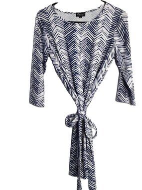 b. Boutique Dress Size MED Belted Pullover Round Neck 3/4 Sleeve Round Neck